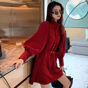 小个子红色灯芯绒连衣裙女2020冬季新款收腰拜年裙加厚打底衬衫裙