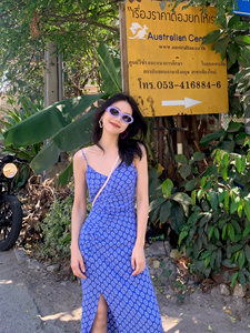 泰国旅行穿搭海边度假长裙女夏法式复古印花不规则开叉吊带连衣裙
