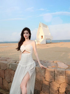 三亚海边度假沙滩裙仙女白色一字领露肩抹胸连衣裙高开叉裹胸长裙