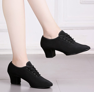 黑色广场舞蹈鞋女士软底中跟春夏季透气布面跳舞鞋拉丁演出练舞鞋