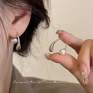 简约小众金属珍珠耳钉女2024新款潮气质高级时尚设计感耳环轻奢耳