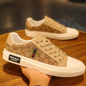 酷奇旗舰店正品帆布鞋男士板鞋休闲布鞋春夏新款小蜜蜂刺绣潮男鞋