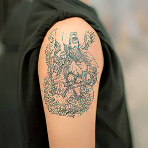 关公纹身贴满背关羽