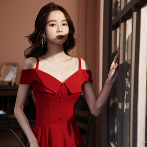 敬酒服红色吊带