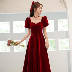 红色金丝绒连衣裙女夏季方领泡泡袖气质长裙新娘敬酒服结婚红裙子
