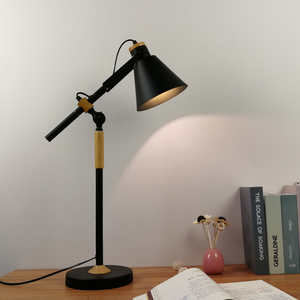 北欧台灯书桌学习台灯电脑桌工作灯简约现代插电台灯可调节遥控灯