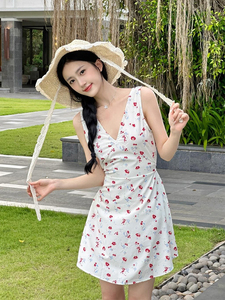 法式初恋系v领碎花连衣裙女夏季泰国出游海岛度假穿搭小个子裙子