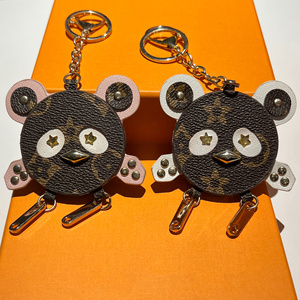 适用lv新款创意机器人小鸡皮革猫头鹰钥匙扣包挂件汽车钥匙扣挂饰