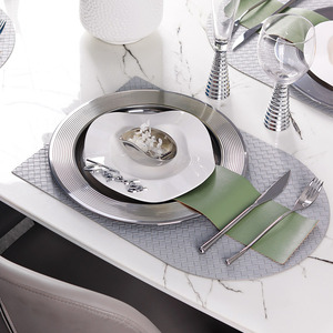 轻奢样板间软装展厅餐具套装餐桌摆台银色电镀餐盘半月形小碗刀叉