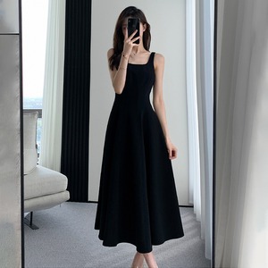 黑色吊带连衣裙女夏季2024新款高级感显瘦气质背带长裙a字裙方领