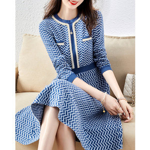 韩萱薇旗舰店天猫过年新年红色连衣裙女装秋冬季2021新款收腰战袍