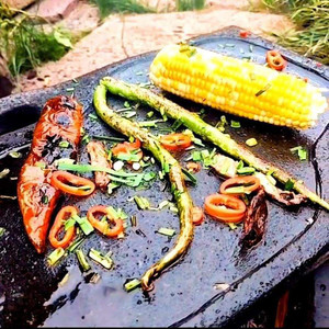 烧烤石板天然户外耐用火山石锅烧烤涮烤一体式黑石锅牛排鱿鱼装盘