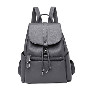 2019新款中年人妈妈旅游双肩包包女中老年女士软皮两用旅行小背包