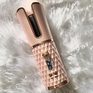 卷发棒女充电宝