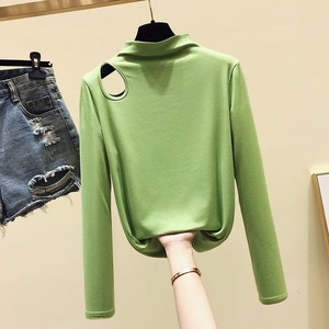 今年的流行的t桖女2022早秋新款破洞半高领牛油果绿长袖打底衫