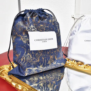 dior迪奥 圣诞限量! 旅行化妆收纳袋 抽绳旅行袋 防尘收纳袋