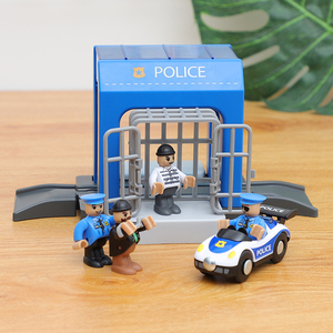 仿真警察局拼装拼搭益智儿童玩具惯性轨道车警车小人套装兼容brio