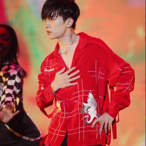 购物小镇111811淘宝易烊千玺王俊凯同款衣服宽松18岁生日会红色仙鹤