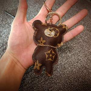 lvΖ百搭 钥匙扣个性小熊皮质钥匙链汽车钥匙坠包包挂件男女挂饰