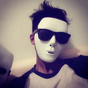 明星同款白色全脸帅气薄款面具 网红男女人脸遮嘴演出酷拍照道具