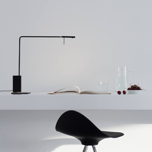 北欧现代极简办公桌台灯设计师书桌创意个性金属可调节卧室床头灯