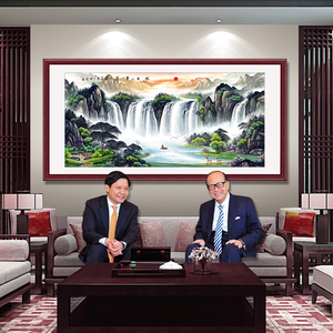 客厅八方来财源远流长靠山图鸿运当头聚宝李嘉诚同横款山水挂国画