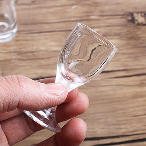 一两白酒杯套装 家用玻璃 小酒杯 一口杯酒店专用12只装小号50ml