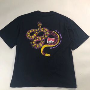 logo是一条蛇的衣服图片