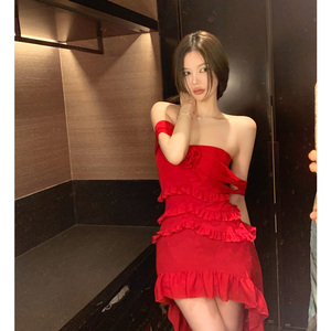 本命年红色抹胸连衣裙女早春夏季新款设计尚性感修身礼服短裙子