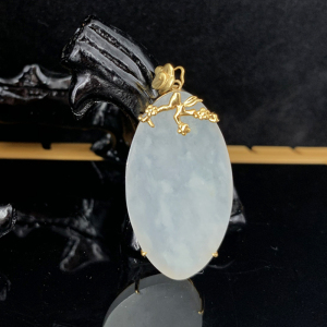 准新18k金镶嵌天然a货翡翠白冰椭圆无事牌吊坠