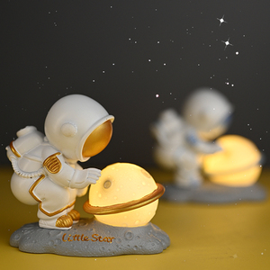 创意宇航员小夜灯摆件治愈太空人房间装饰品卧室桌面儿童节礼物男