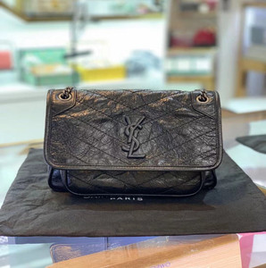 ysl/圣罗兰经典款niki褶皱复古油蜡羊皮邮差信封单肩流苏链条女包