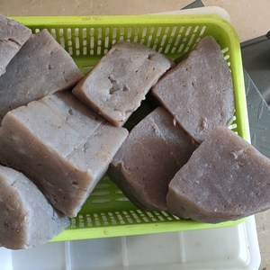 四川凉山泸沽湖农产品土特产新鲜黑魔芋豆腐手工农家自制磨芋豆腐