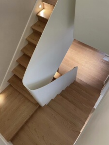 钢板楼梯扶手护栏定制别墅直梯简约现代风钢结构整体设计安装踏步