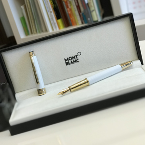 万宝龙勃朗峰钢笔