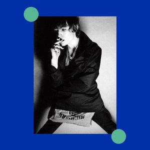 一张明信片 埃兹拉米勒ezramiller壁花少年 海报 a2c93a03