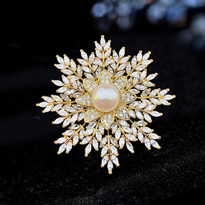 奢华大气珍珠雪花胸针女高档气质精致别针设计感小众西装胸花配饰