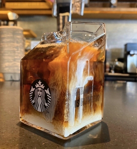 星巴克环保季奶盒造型冷萃玻璃简约透明创意咖啡杯