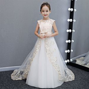 儿童结婚婚纱拖尾