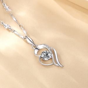 正品周大福pt950铂金项链女款白金锁骨链心形钻石吊坠生日礼物