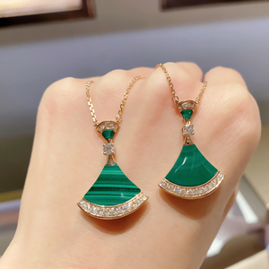 bvlgari/宝格丽小裙子项链 18k玫瑰金孔雀石镶钻扇形吊坠锁骨链女