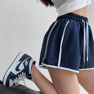 侧边条纹运动短裤女夏季韩版a字白边显瘦宽松跑步居家休闲热裤子