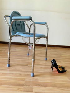 黄金圣水椅重口味sm女王强制调教男奴厕奴马桶奴坐脸窥阴情趣凳子