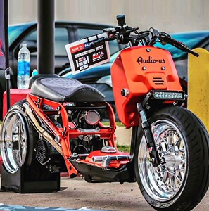 小趴赛电动跑车