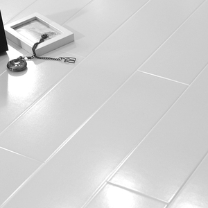 家用环保纯白色纯黑色耐磨防水欧强化复合木地板地暖厂家直销12mm