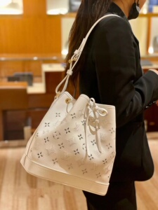 lv水桶包代购白色