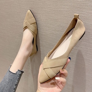 单鞋女秋2021新款百搭舒适港风女鞋复古chic尖头软底小皮鞋大码鞋