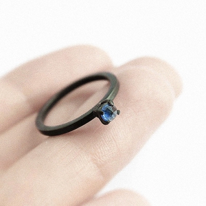 新款克罗地亚戒指蓝宝石海蓝宝纯银钻石黑金指环订婚简约情侣男女