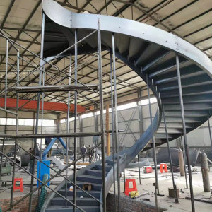 河北铁艺旋转楼梯钢架直梯扭弧卷板玻璃扶手无梁钢板弧形楼梯定制