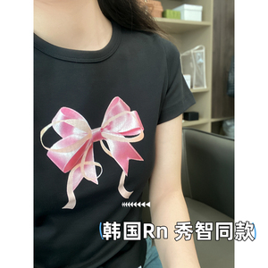 韩系欧尼~秀智同款 R*n减龄粉色蝴蝶结印花 超显瘦收腰圆领T恤女